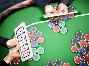 deux joueur de poker sur un casino en ligne