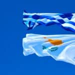 drapeaux flottant de Chypre et de la Grece - casinosansdepots.net