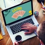 casinosansdepots.net - homme jouant au casino